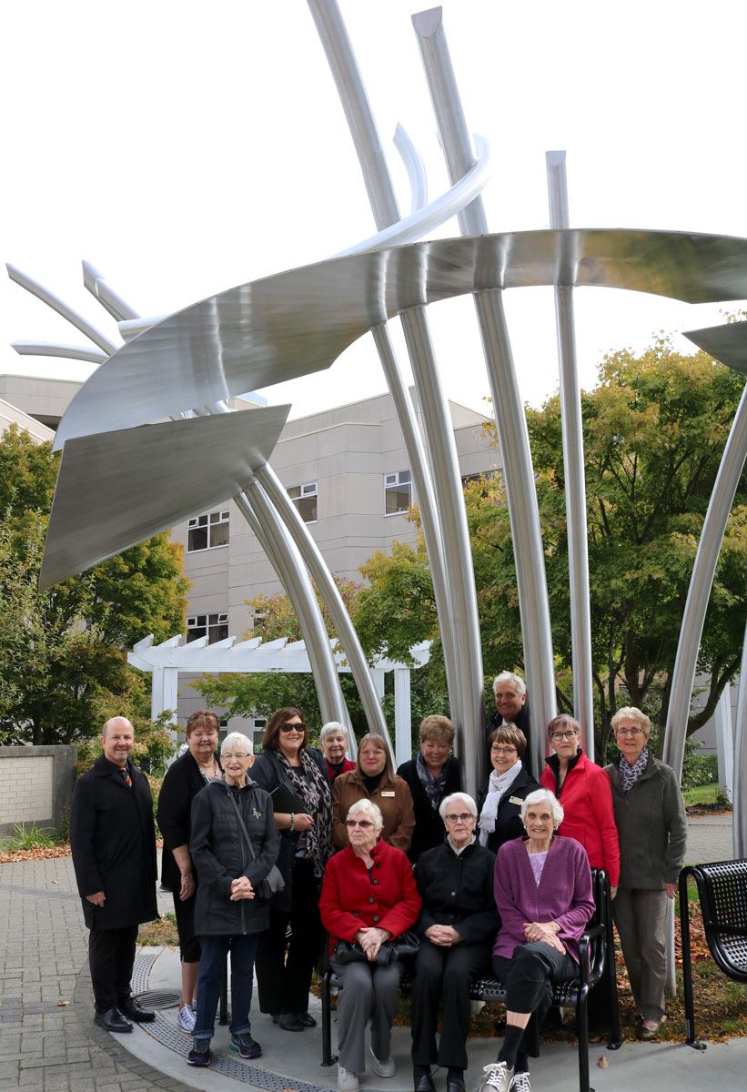Stande art dedication with representatives from the City of White Rock and the Peace Arch Auxiliary